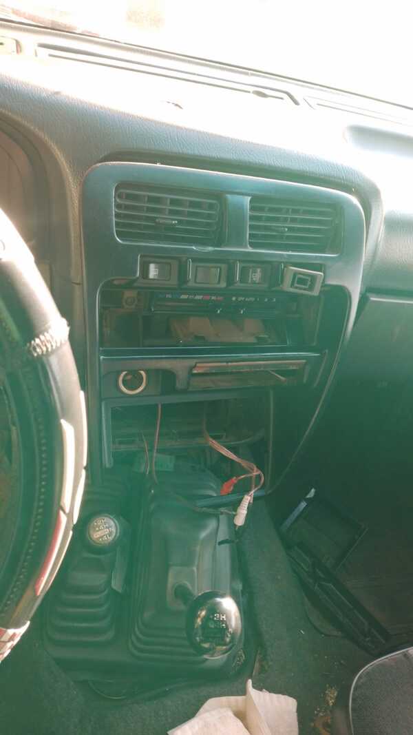 FUNCIONARIO DEL HRE FUE VÍCTIMA DE HURTO DEL EQUIPO DE RADIO Y BATERÍA DE SU RODADO