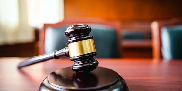 Dueña de constructora irá a juicio por millonaria estafa: cobró, pero no empezó la obra