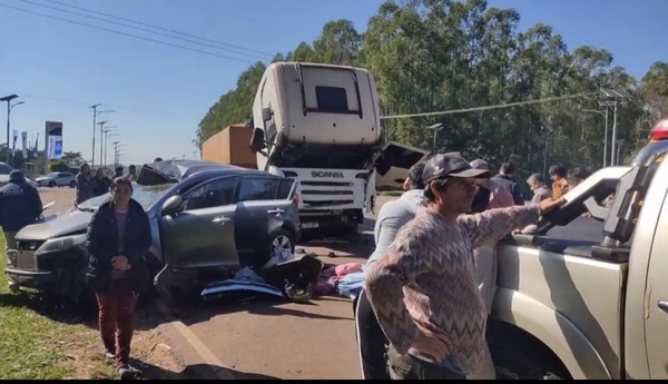 Cruce Tebicuary: Abuela y nieta pierden la vida en accidente de tránsito | 1000 Noticias