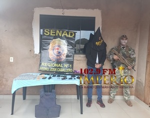 Un detenido con armas y municiones en allanamiento de la Senad en el barrio San Gerardo - Radio Imperio