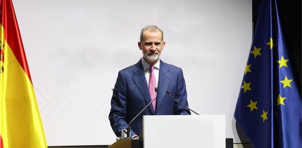 El rey de Espa帽a, Felipe VI y 5 presidentes suramericanos asistir谩n al acto de juramentaci贸n de Santiago Pe帽a - Revista PLUS