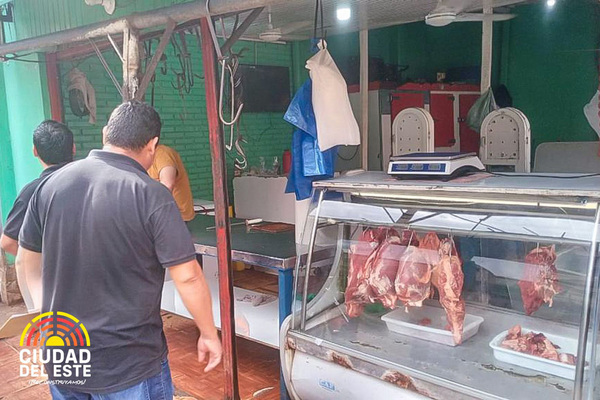 Continúa control de venta de productos cárnicos en CDE - La Clave