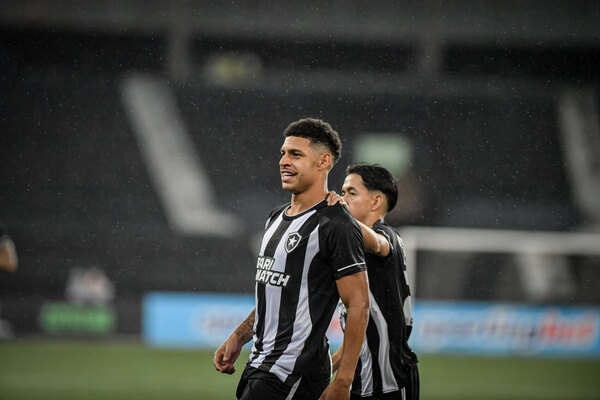 Versus / Guaraní ya tiene rival: Con Gatito y "Segovinha" titulares, Botafogo elimina a Patronato