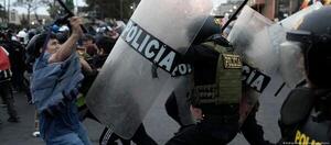 Reinician protesta en Perú pidiendo adelanto de elecciones