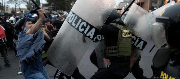 Reinician protesta en Perú pidiendo adelanto de elecciones
