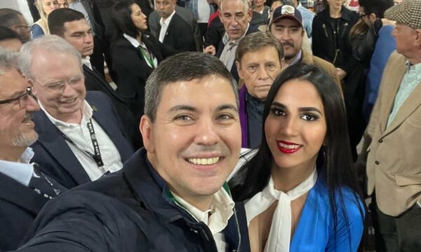 Santiago Peña y su recorrido por la Expo 2023