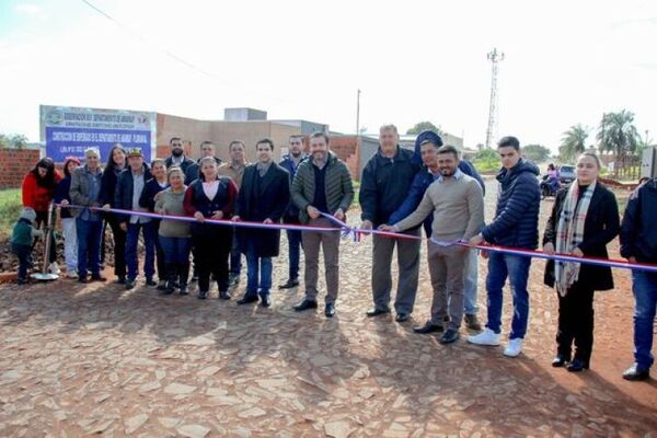 Casi 58 mil metros cuadrados de empedrado fueron inaugurados por la Gobernación de Amambay en un barrio de PJC