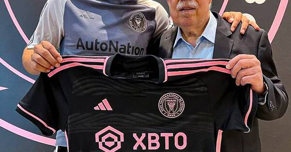 La Nación / Gómez se encontró con Messi, Busquets y Beckham