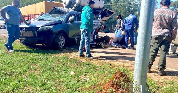 La Nación / Fallecen dos personas en accidente de tránsito