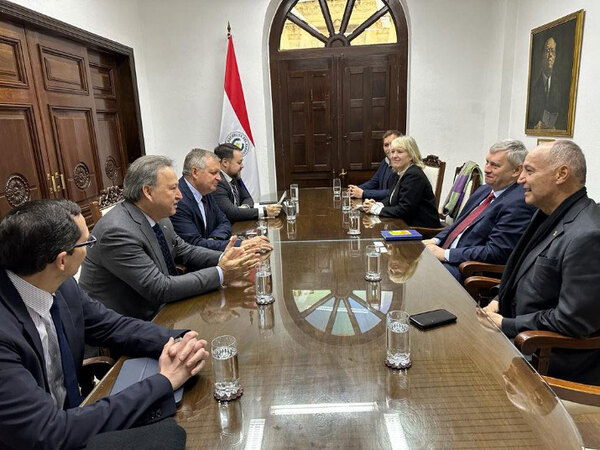 Autoridades conversaron sobre el comercio con diplomáticos de Países Bajos y Eslovaquia - .::Agencia IP::.