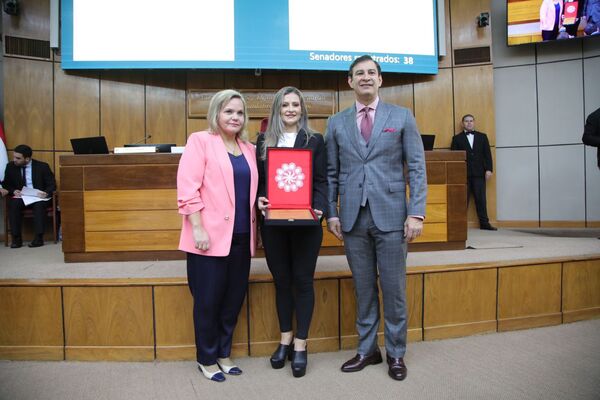 Zulma Quiñónez, primera árbitra en pitar un partido de Copa de Primera, recibe reconocimiento | 1000 Noticias