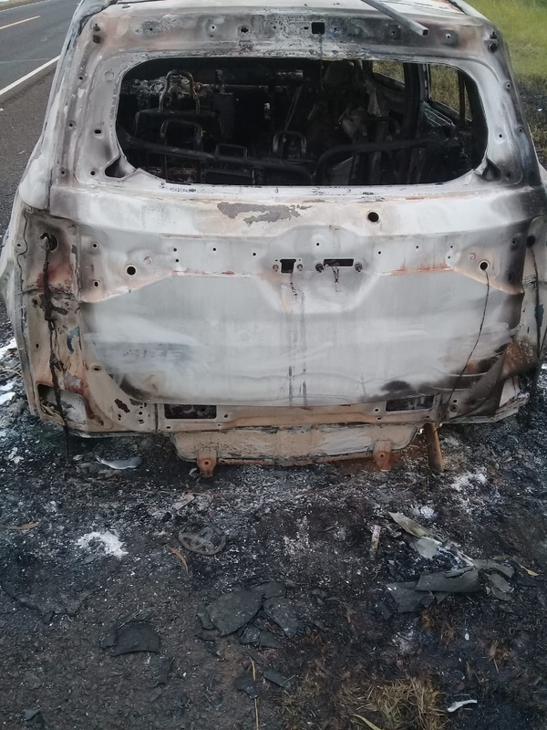 Arroyito: Hallan quemado automóvil robado en asalto
