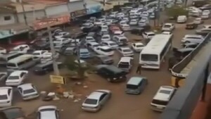 Caos en zona del puente San Roque González por prohibición de Argentina