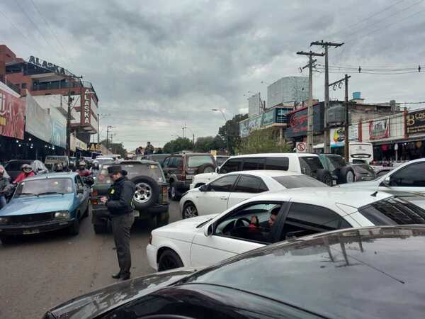 NUEVO CAOS VEHICULAR EN ZONA PRIMARIA DE ENCARNACIÓN