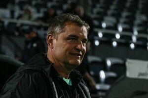Versus / ¡Diego Aguirre dejó de ser entrenador de Olimpia!