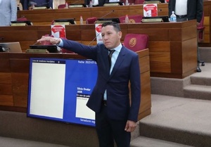 Diario HOY | Es oficial: "Chaqueñito" juró como senador en reemplazo de Mbururu