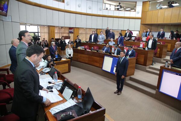Senado tomó juramento a Javier Vera para asumir banca pendiente - .::Agencia IP::.