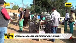 Video: Desalojan a bomberos rescatistas de Lambaré  - ABC Noticias - ABC Color