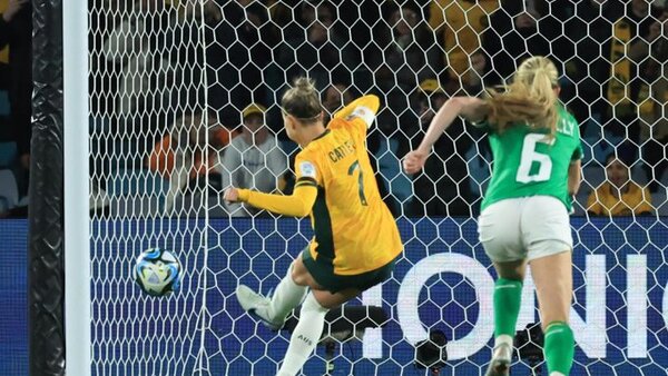 Catley da la victoria a Australia