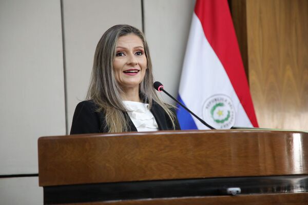 Senado otorga reconocimiento a la árbitra Zulma Quiñónez - Unicanal