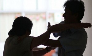 Imputan a joven que supuestamente intentó estrangular a su madre