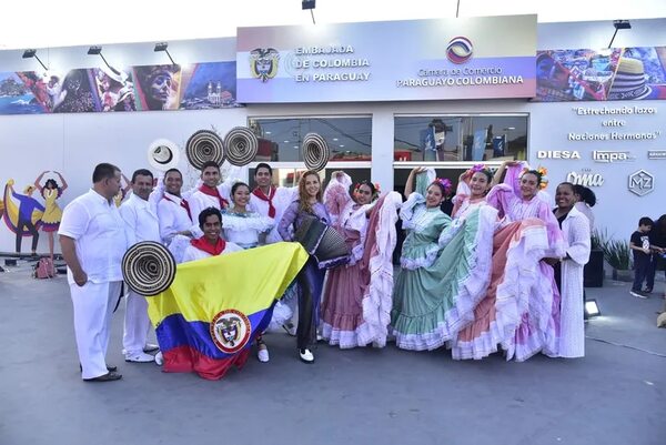 Con ritmo vallenato y gastronomía típica, comitiva de Colombia invita hoy a celebrar fiestas patrias en la Expo - Economía - ABC Color