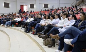 Capacitan a funcionarios sobre salud mental
