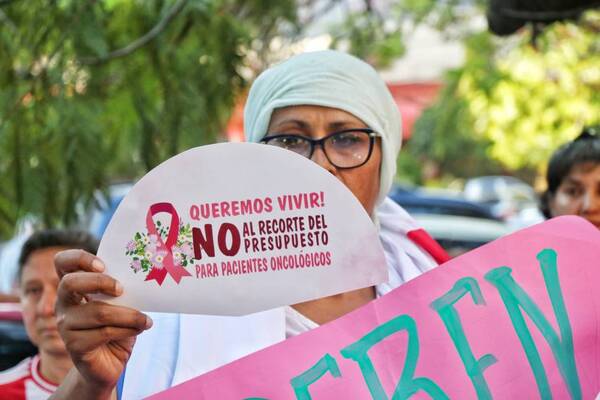 Diario HOY | Felipe González se reúne con pacientes oncológicos y disipa dudas