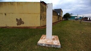 Hitos demarcatorios terminan como adornos en la frontera seca de PJC