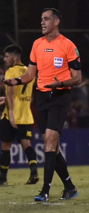 Arbitraje: Juan Gabriel actuará en la Olla - Fútbol - ABC Color