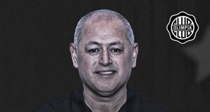 Versus / Olimpia presenta oficialmente a Francisco Arce como nuevo entrenador