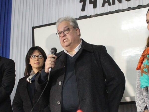 “¿Qué haría el futuro ministro si un familiar suyo tuviera cáncer?” · Radio Monumental 1080 AM