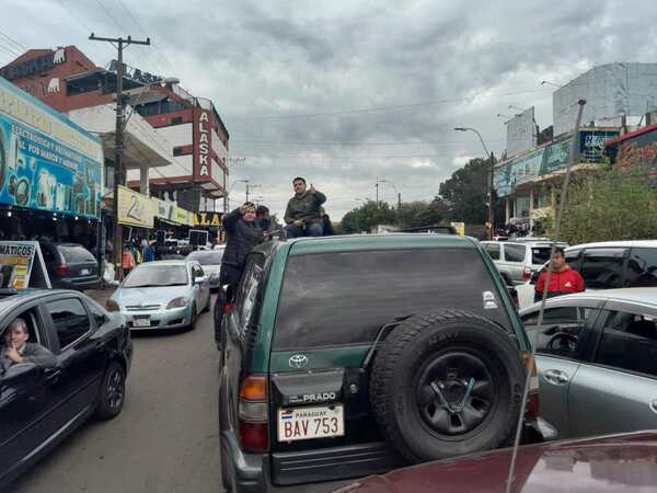 CONTINÚA EL CAOS EN EL PUENTE: COMERCIANTES RECLAMAN “MAYOR VOLUNTAD DE LAS AUTORIDADES”