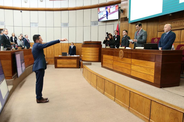 “Chaqueñito” jura como senador y Mbururu seguirá en prisión y sin banca - La Clave