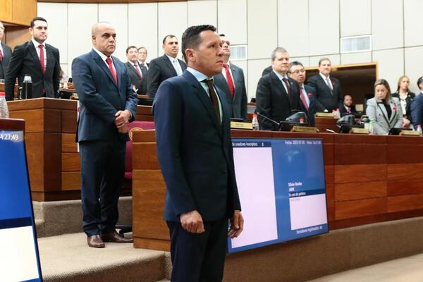 Se violó la Constitución al permitir que “Chaqueñito” jure como senador, afirman | 1000 Noticias