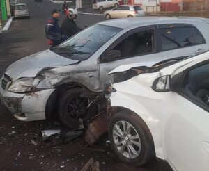 Cruza semáforo en rojo y causa violento accidente - ABC en el Este - ABC Color