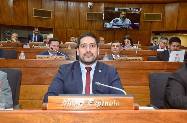 Mauri Espínola critica al futuro ministro de Salud Felipe González y defiende los principios del Partido Colorado - El Trueno