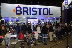 Bristol celebra 43 años con brindis en su stand de la Expo MRA 2023 - Sociales - ABC Color