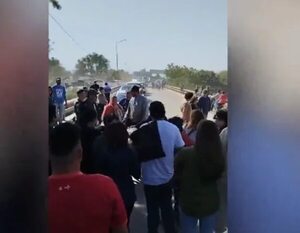 Vehículos varados en Falcón y Clorinda: argentinos cierran paso fronterizo - Nacionales - ABC Color