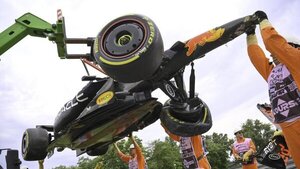 Checo Pérez sufre un accidente en la primera prueba libre de Hungría