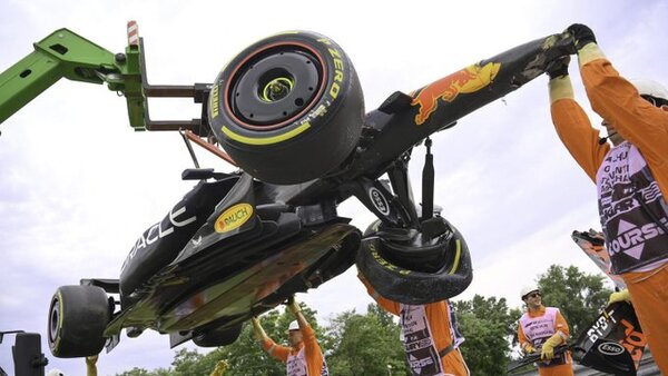 Checo Pérez sufre un accidente en la primera prueba libre de Hungría