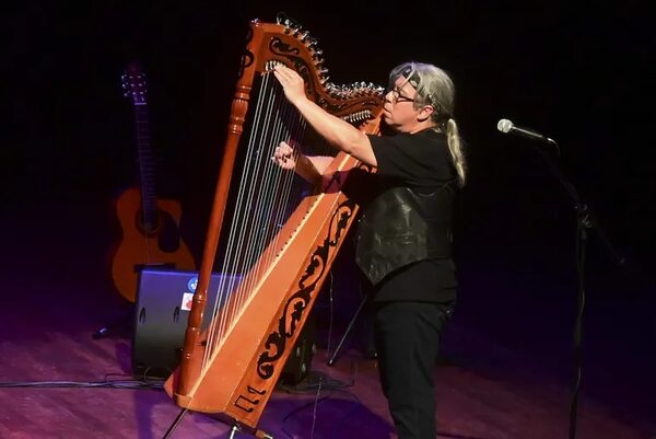 Ismael Ledesma hechiza con sus composiciones y su “Arpa Guaraní” en el CPJ - Música - ABC Color