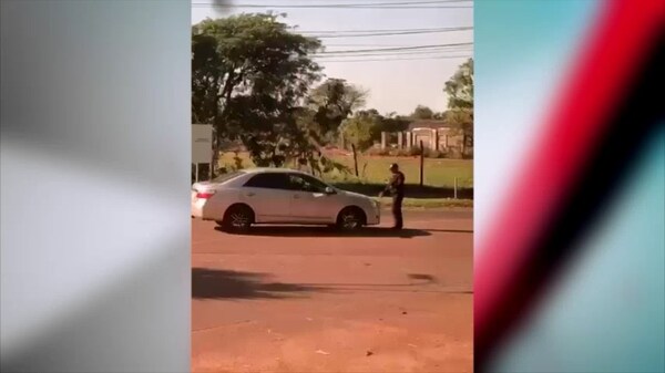 Peligro en la frontera: Automovilista intentó huir y casi atropella a oficial de la Prefectura Naval