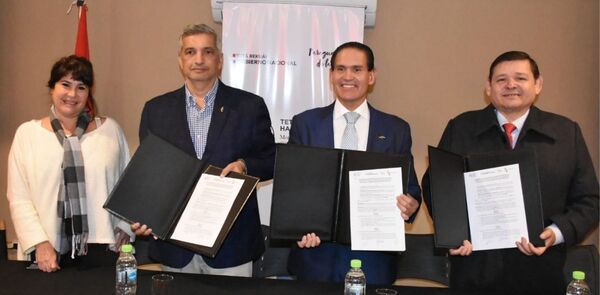 MIC y Rediex firman convenio con la C谩mara Comercial de Bolivia para la promoci贸n de inversiones - Revista PLUS