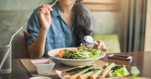 La Nación / ¿Qué horarios del día son mejores para comer?