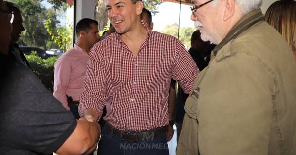 La Nación / Santiago Peña se reunió con dirigentes en Guairá para articular líneas de trabajo