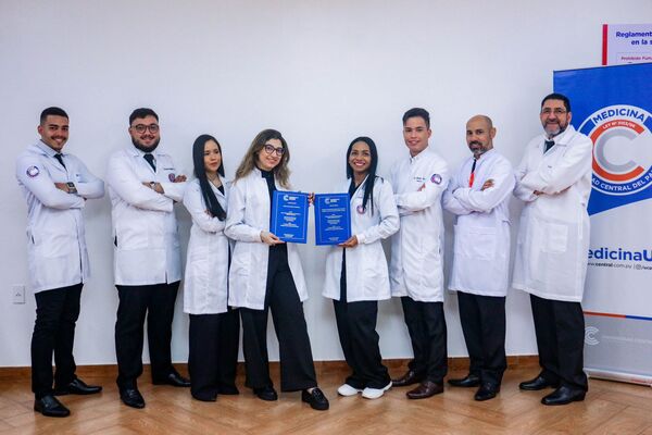 23 estudiantes de medicina alcanzan con éxito defensa de sus Trabajos Finales de Grado