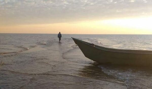 Dunas de San Cosme y Damián se encuentran bajo agua y reportan su desaparición - Noticiero Paraguay