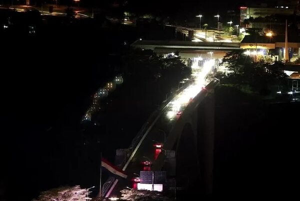 Inician reparación del sistema de iluminación del Puente de la Amistad - ABC en el Este - ABC Color