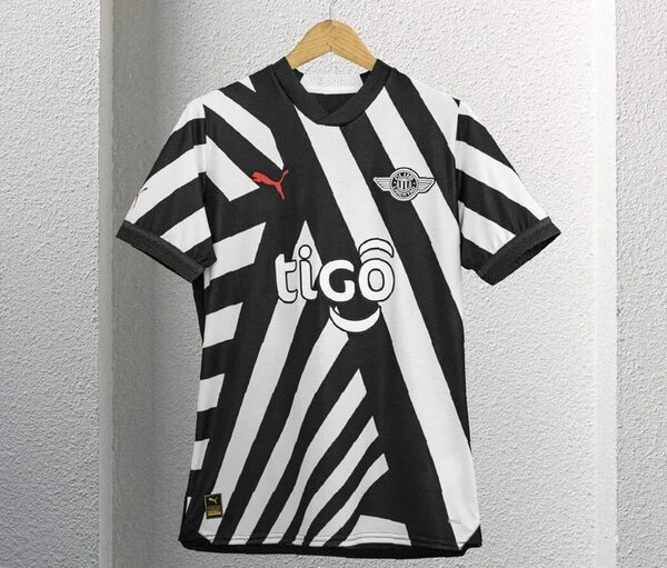 PUMA viste al Campeón del Torneo Apertura - Empresariales - ABC Color